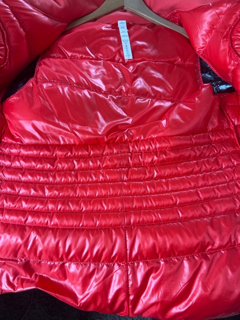 lululemon athletica Fluffin’ Aesome Glossy Quilted Puffer Vest Size 8 - Picture 7 of 7